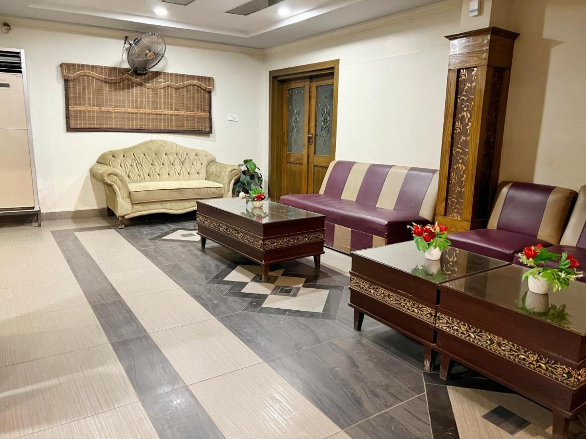 Hotel Multan Bagian luar foto