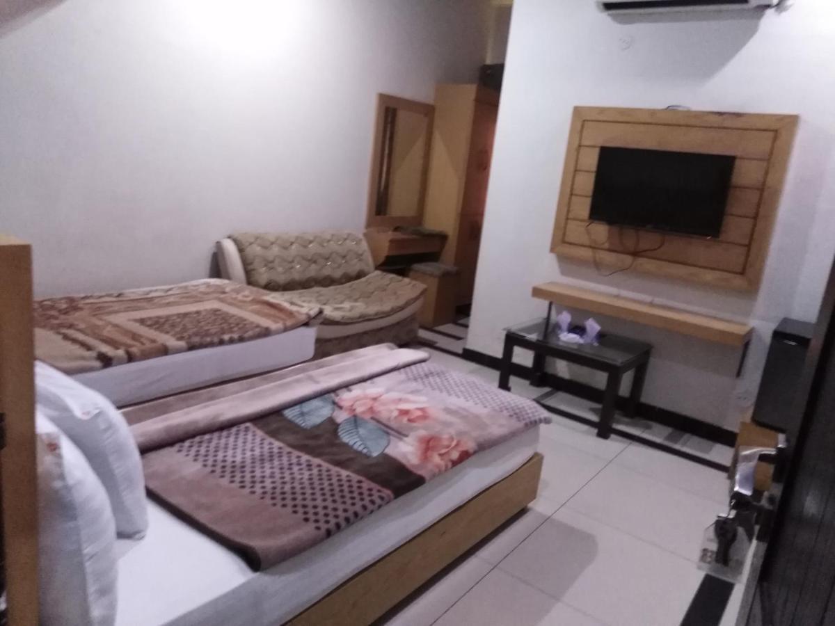 Hotel Multan Bagian luar foto